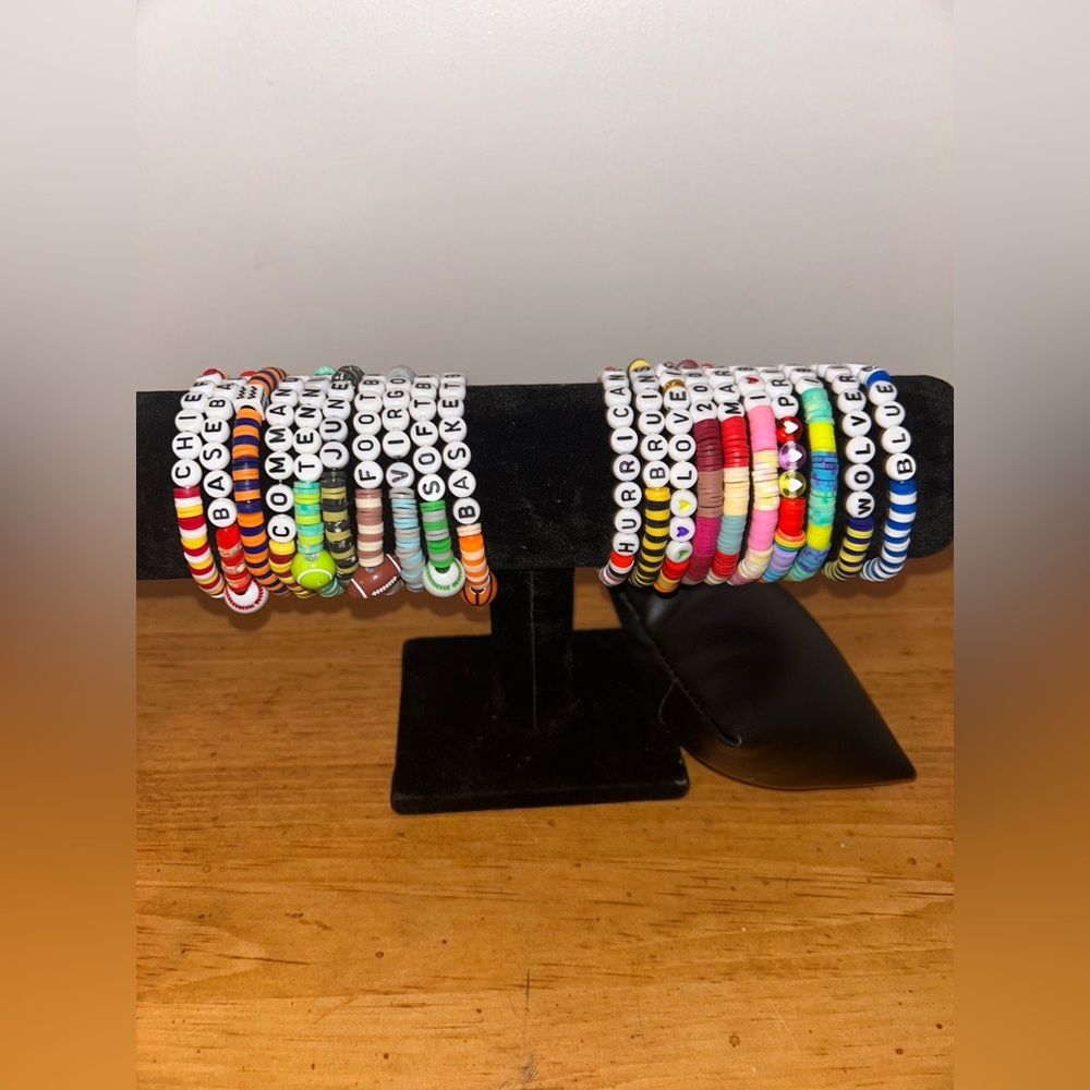 University of Michigan (Michigan Wolverines) Heishi Bracelet - Picture 7 of 11